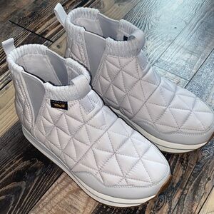 Teva Women's Quilted White Slip-On boot platform Sneakers